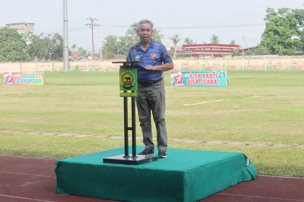 Bupati Inhil Buka Tarik Tambang Dalam Rangka HUT TNI