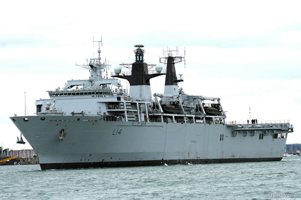 Giliran Kapal Perang Inggris Dekati Pulau China di LCS