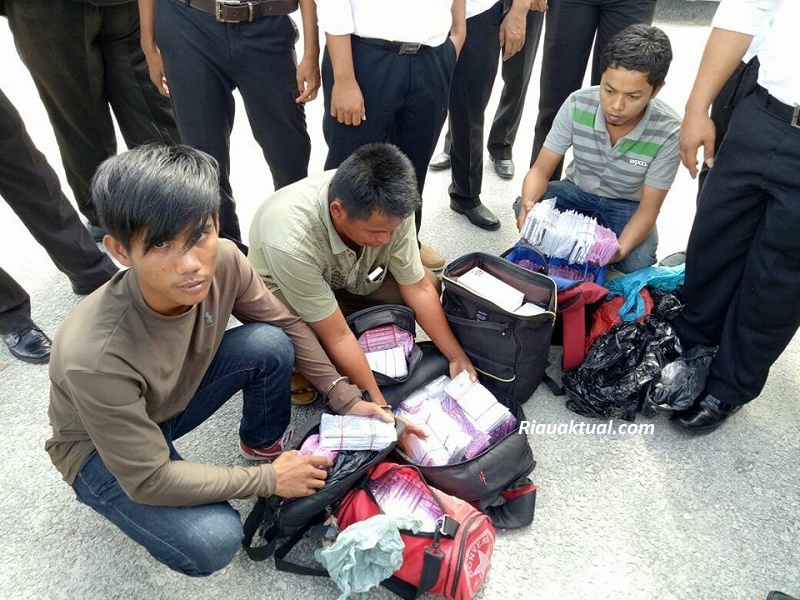Tiga Warga Kampar Ditangkap Polisi Terkait Kepemilikan Ratusan Handphone Seludupan