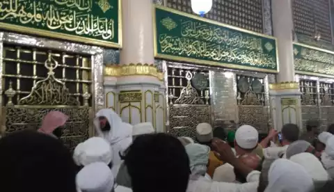 Adab Berziarah ke Makam Rasulullah