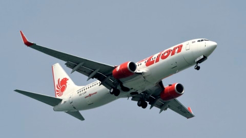 Korban Lion Air GT-610Unggah Foto Aneh Dua Pramugari Sebelum Terbang; Telat Bangun Mba?