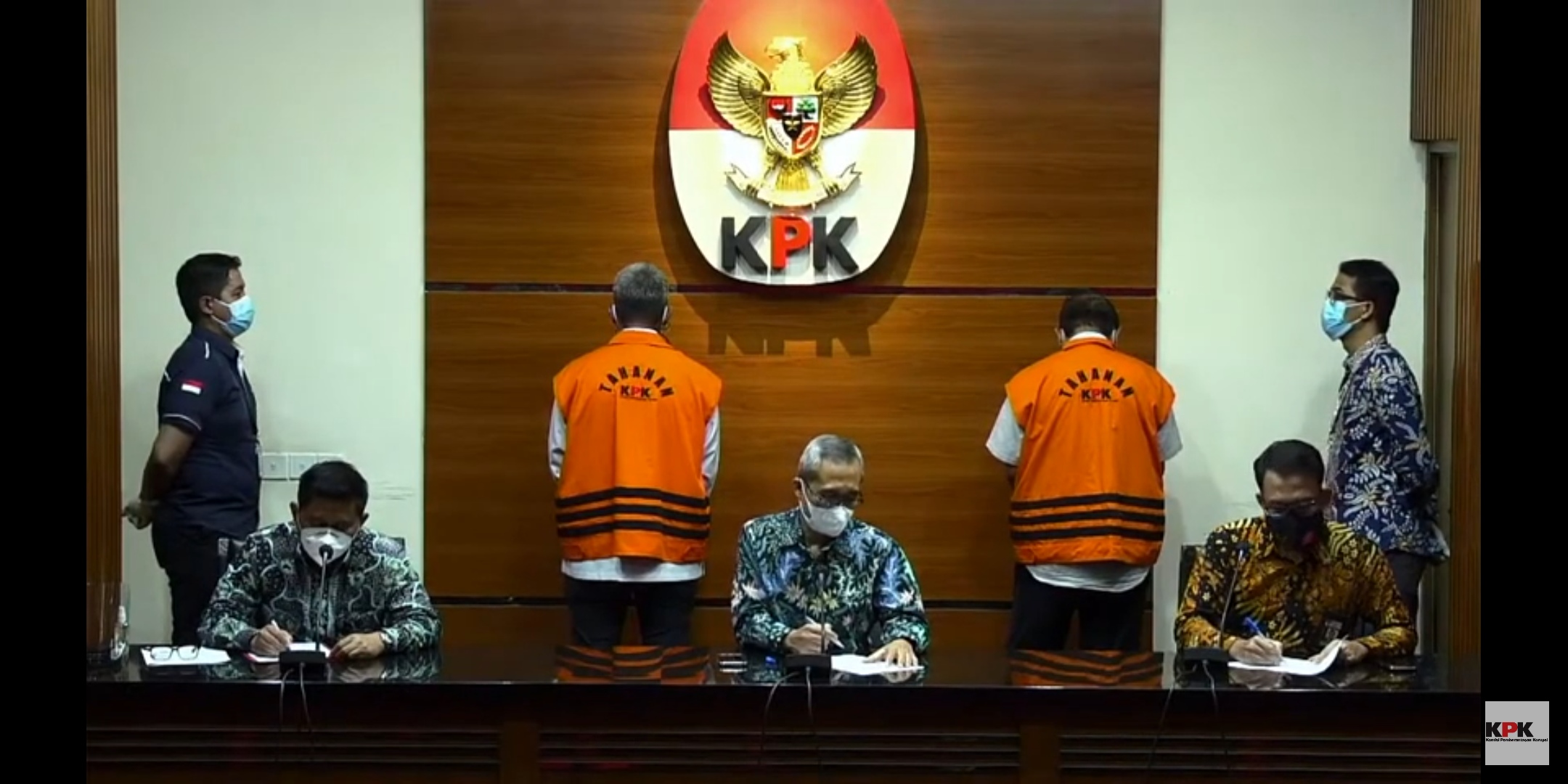 Bupati Bintan Resmi di Tahan KPK, Diduga Rugikan Negara 250 Miliar