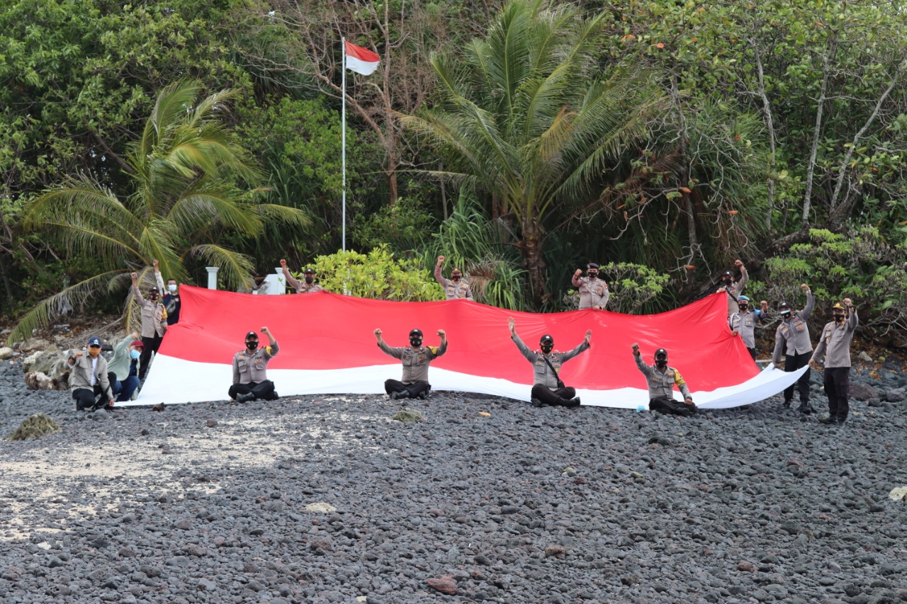 Jaga Kedaulatan Negara, Personil Polsek Bintan Timur Jaga Pulau Sentut Desa Mapur