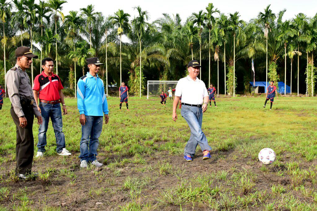 Wakil Bupati Rosman Malomo Buka Turnamen Sepak Bola Desa Cup 2017