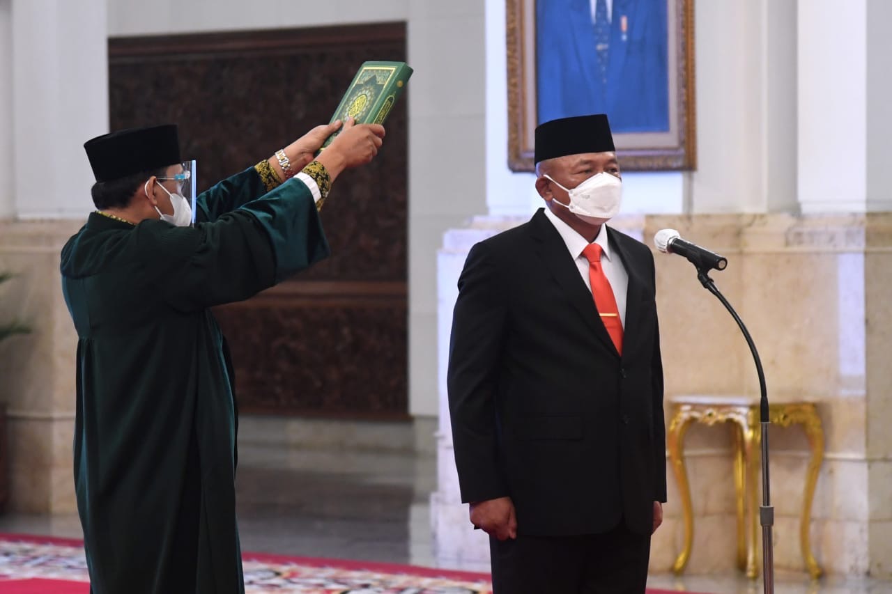 Presiden Joko Widodo Lantik Letjen TNI Ganip Warsito Sebagai Kepala BNPB