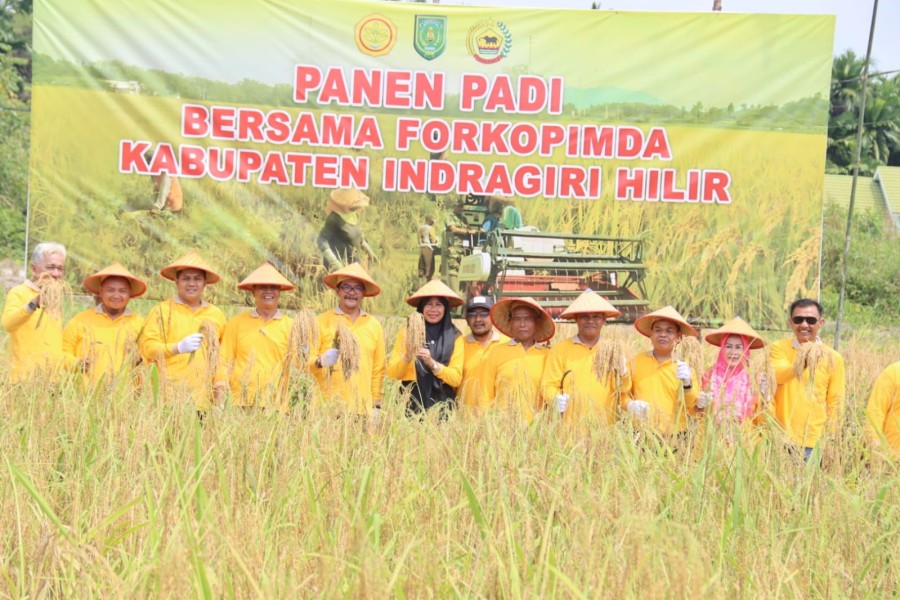 Wakil Bupati Inhil Hadiri Lomba Baca Puisi SD dan Panen Raya di Tempuling