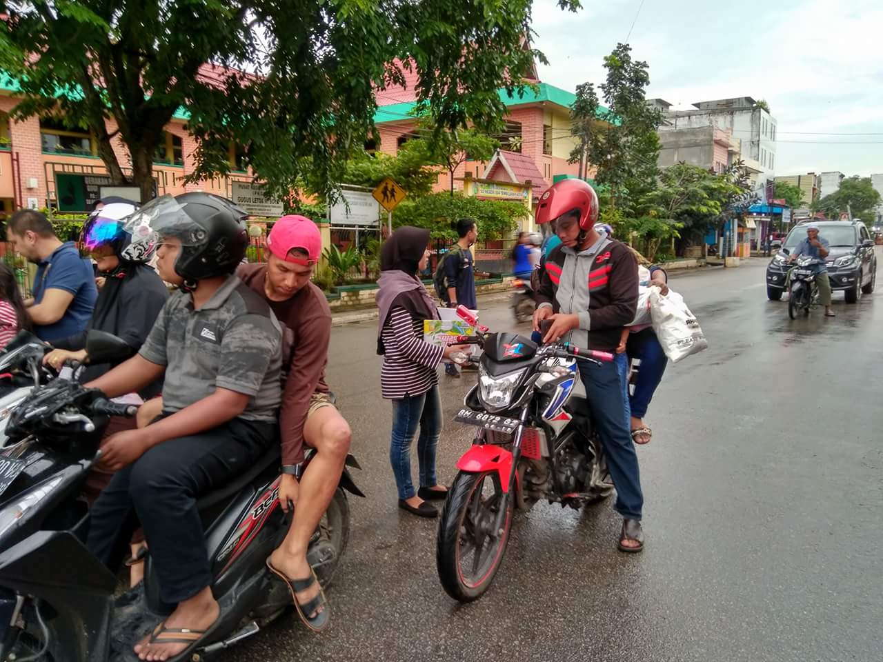 Peduli Sesama, UNISI Galang Dana untuk Ponpes Anwarul Ulum
