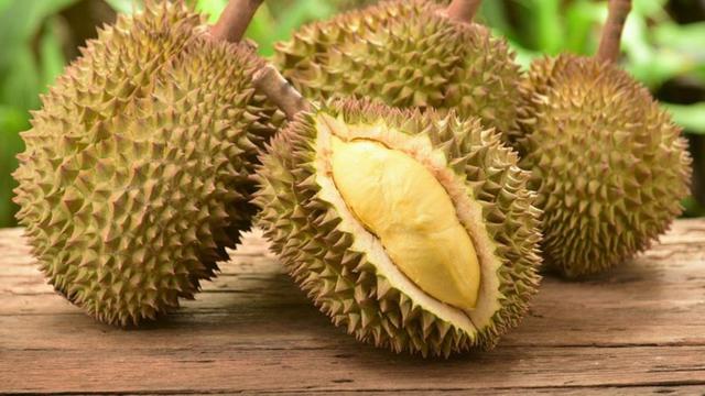 Cuma Durian Diselotip, Karya Seni Ini Dihargai Miliaran Rupiah