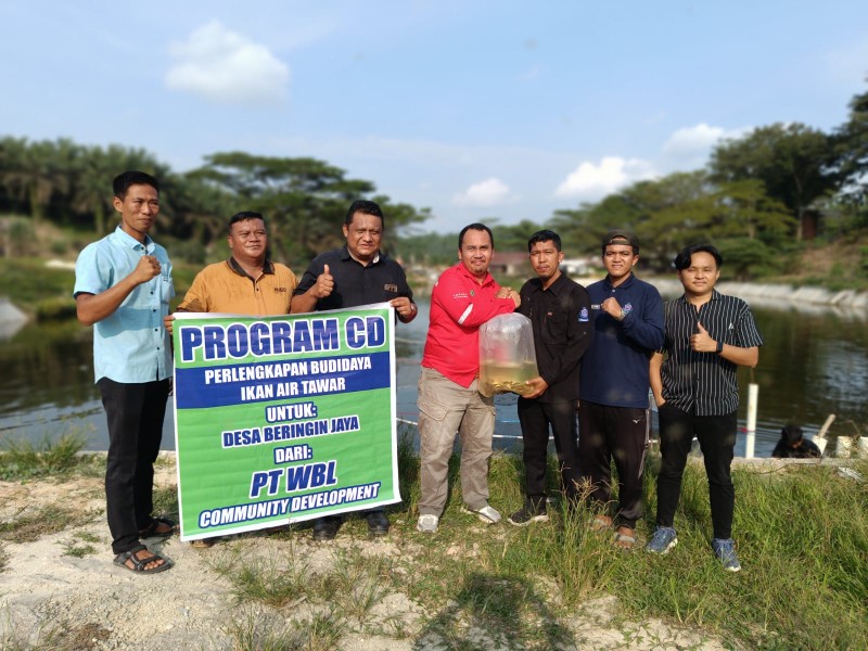 Dukung Ketahanan Pangan Desa, PT WBL Salurkan Bantuan Budidaya Ikan dan Jamur Tiram di Singingi Hilir