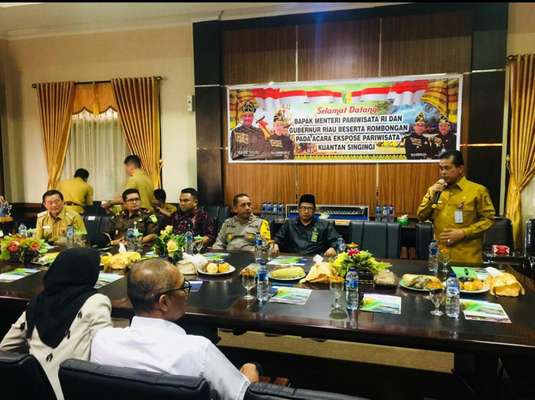 Menteri Pariwisata RI dan Gubernur Riau Hadiri Expose Pacu Jalur Tradisional Kuantan Singingi