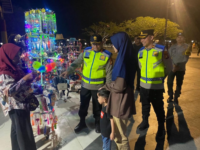 Kapolres Siak AKBP Asep Sujarwadi Pimpin Langsung Pelaksanaan Blue Light Patrol