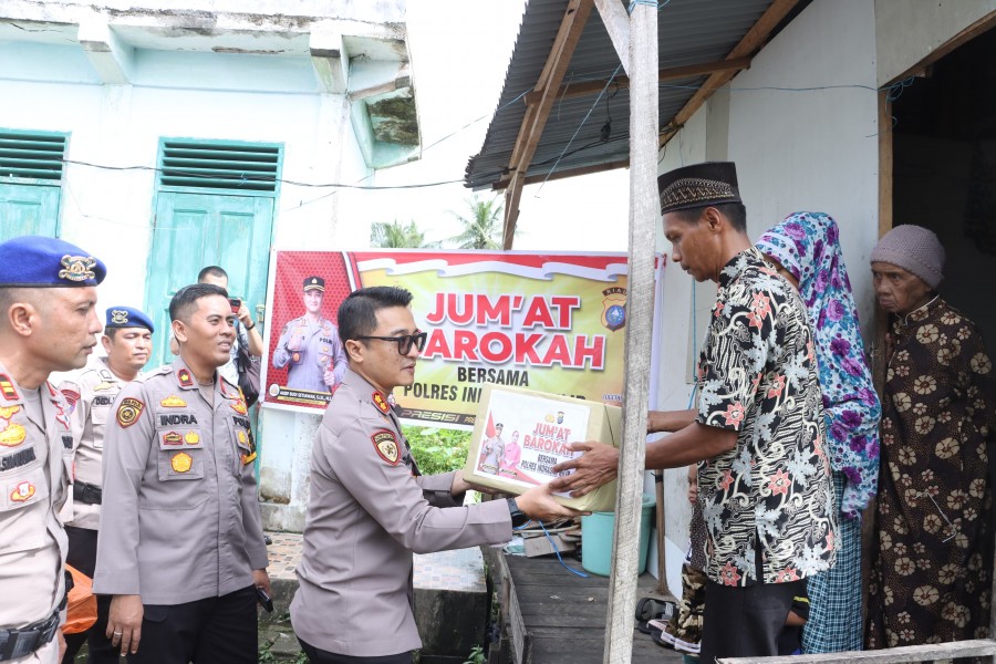 Polres Inhil Melaksanakan Jumat Barokah ke Marbot Surau