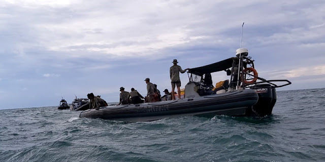 Hadapi Gelombang Tinggi, Tim Penyelam TNI AL Tetap Lanjutkan Pencarian Di Tanjung Kait