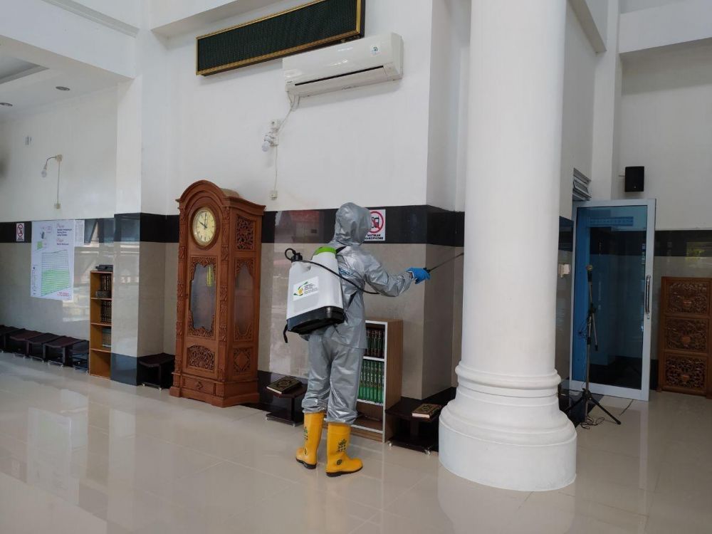 Penyemprotan Disinfektan Terus Dilakukan di 106 Titik Fasilitas Umum di Pekanbaru