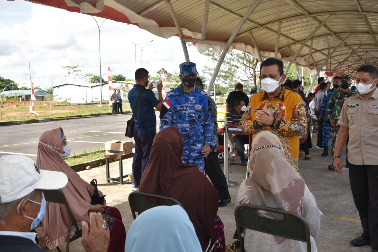 Lanud RHF Gelar Serbuan Vaksinasi dalam Rangka HUT Kepri dan HUT TNI, Gubernur Ansar Sangat Berikan Apresiasi