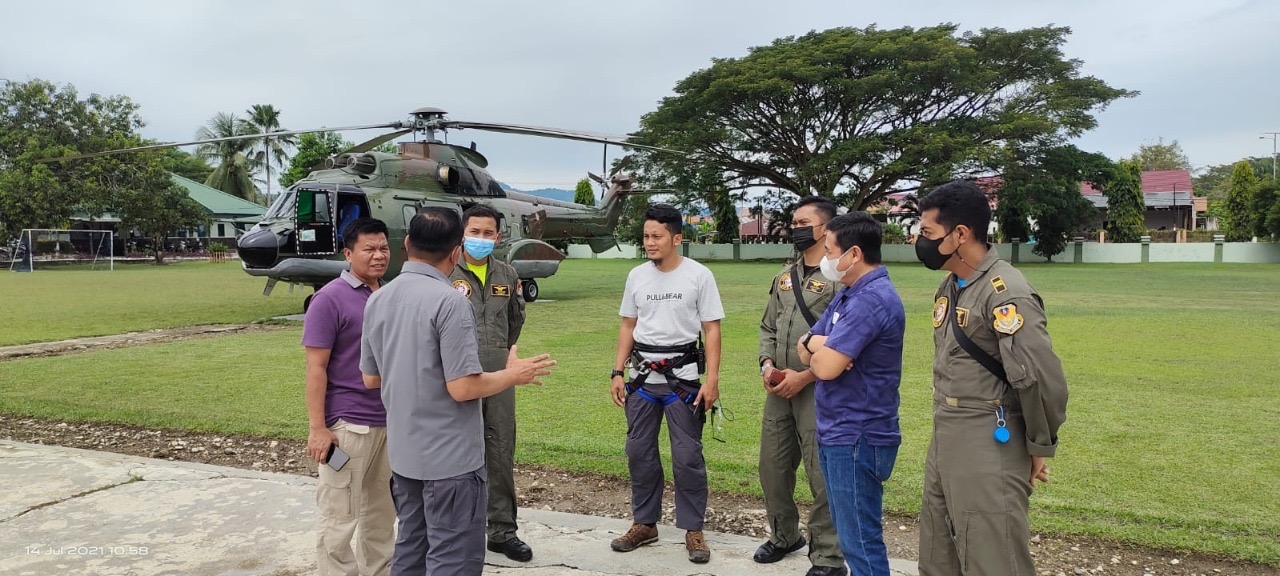 Heli Super Puma Dukung Evakuasi Dua Jenazah Teroris Poso
