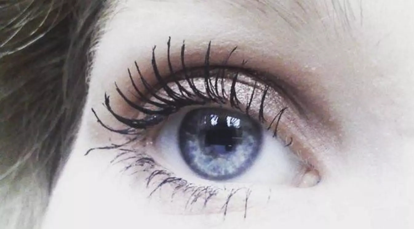 Bedah Laser Bisa Ubah Warna Mata Jadi Biru dengan 20 Detik