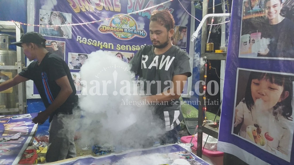 Stand Smoke Snack Diburu Pengunjung di Pesta Rakyat