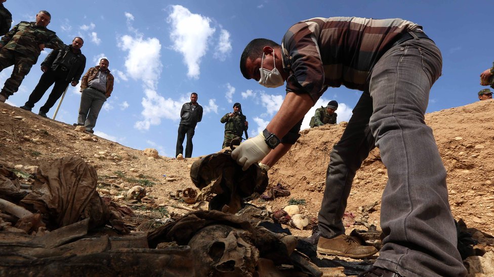 ISIS Tinggalkan 202 Kuburan Massal, Salah Satunya Isi 4000 Jenazah