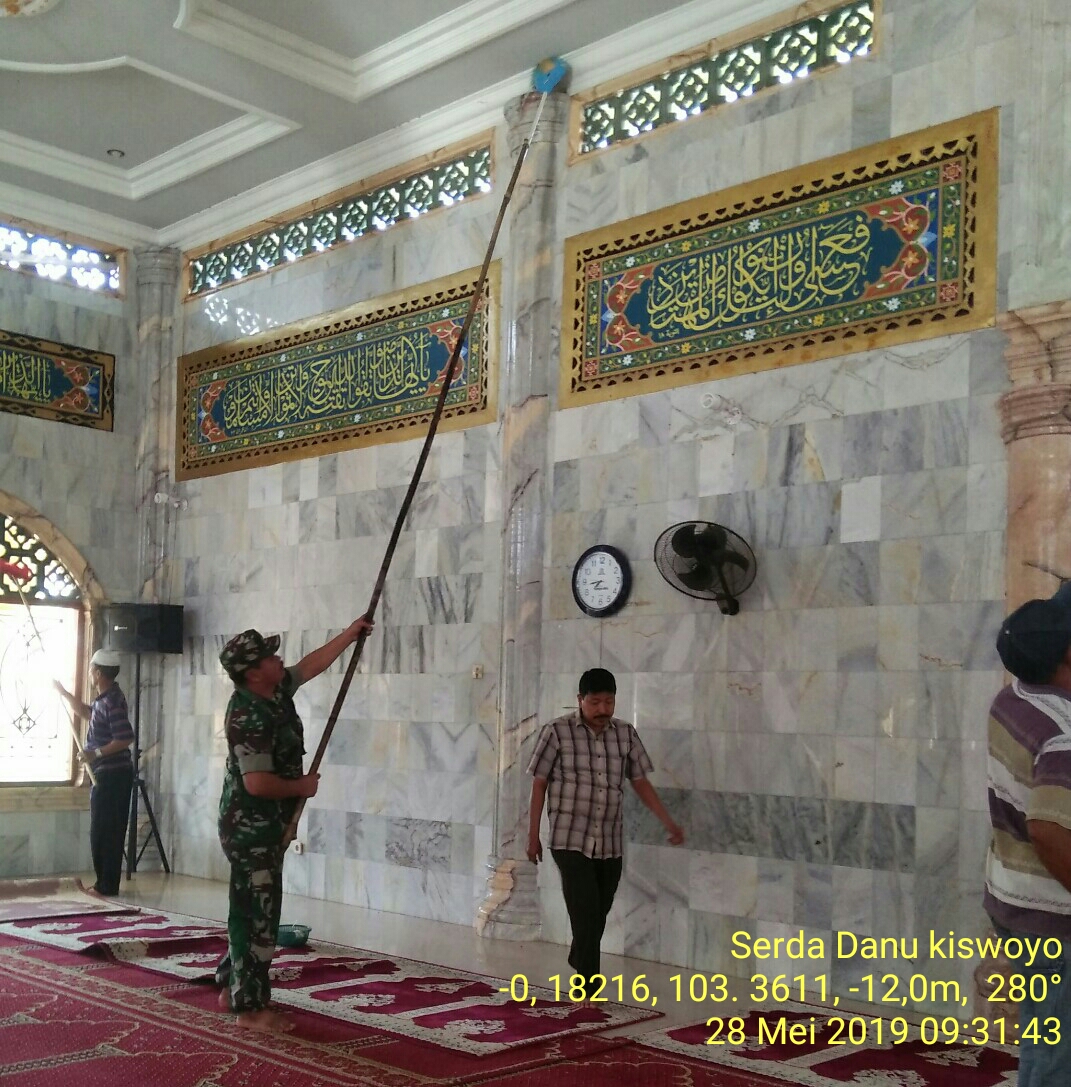 Babinsa Koramil 05/GAS Goro Lingkungan Mesjid Al Hasanah Teluk Pinang