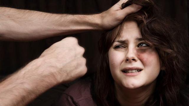 Suami Aniaya dan Siram Istri dengan Air Panas Hanya Karena Makanan Banyak Semut