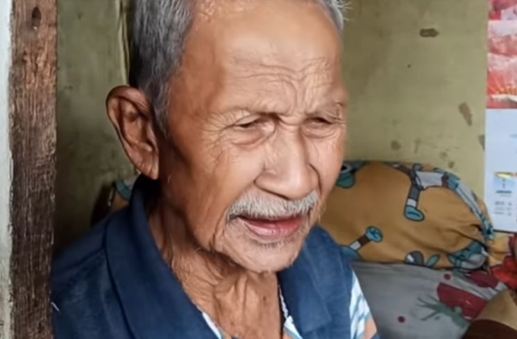 Kisah Perjuangan Hidup Kakek 88 Tahun Tukang Isi Angin Ban