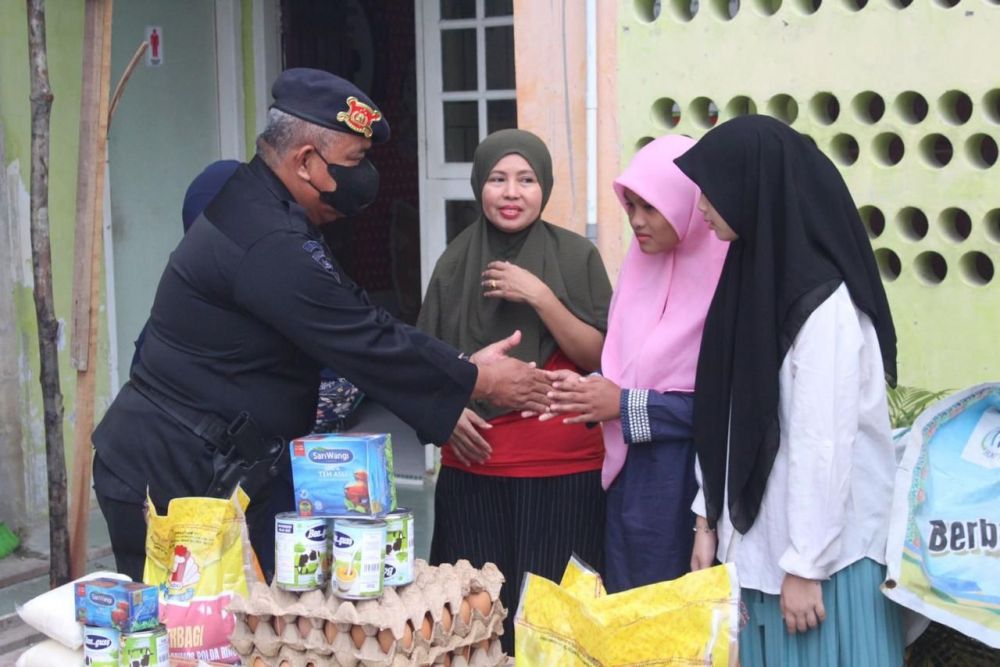 Sambangi Panti Asuhan, Detasemen Gegana Bagikan Sembako