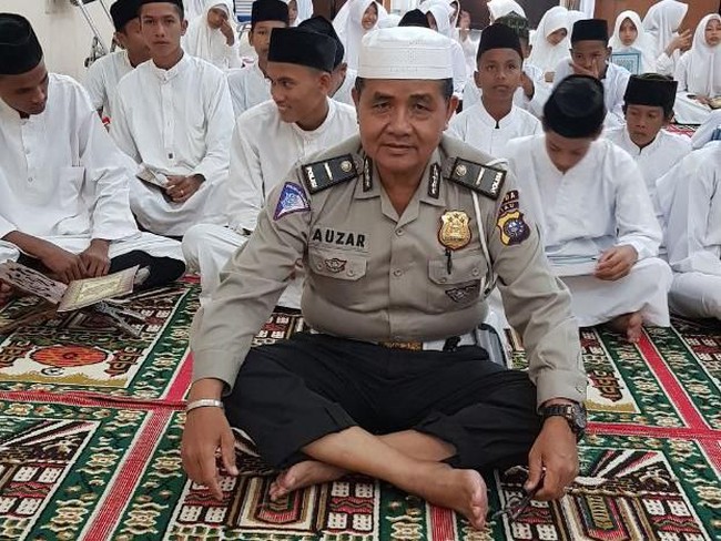Ini Ipda Auzar, Muazin yang Gugur Ditabrak Teroris di Mapolda Riau