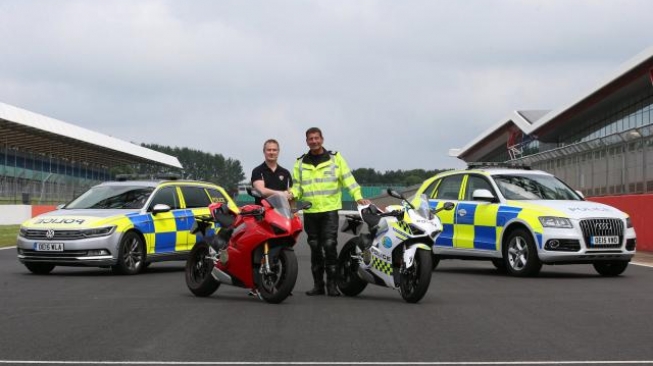 Kepolisian Inggris Bertugas Pakai Ducati Panigale V4