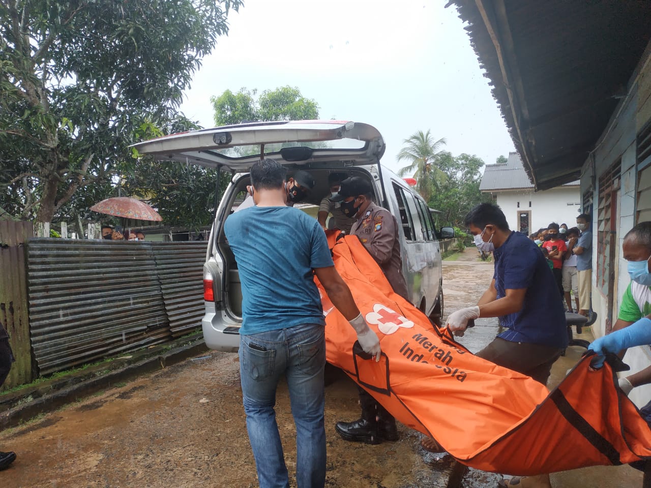 Waria Ditemukan Tak Bernyawa di Kamar Kontrakan