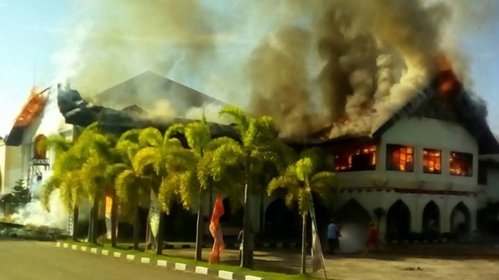 Kesal Dipecat, Berikut Fakta-fakta Pembakar Gedung Rektorat Unimal Aceh