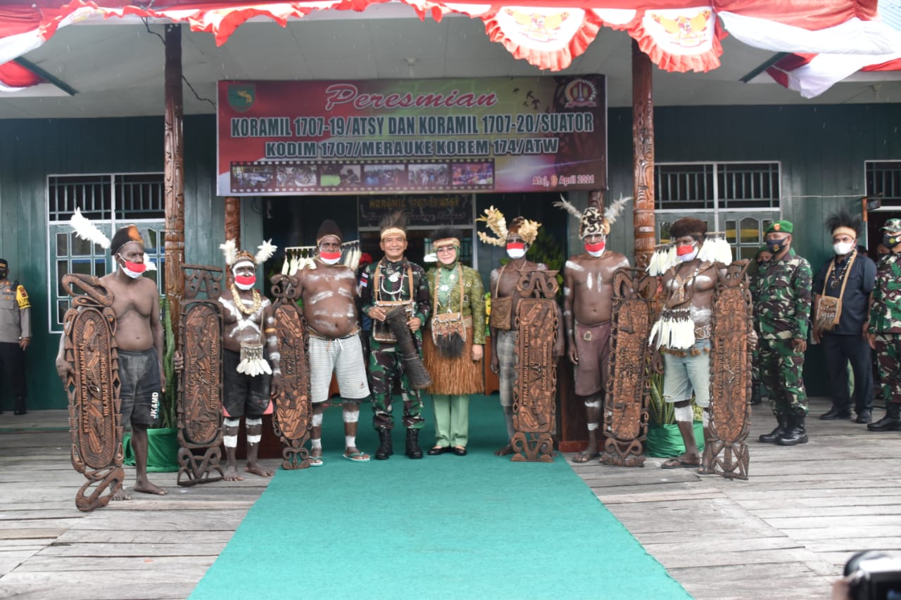Danrem 174 Merauke Bersama Enam Kepala Suku Resmikan Dua Koramil di Kabupaten Asmat Papua