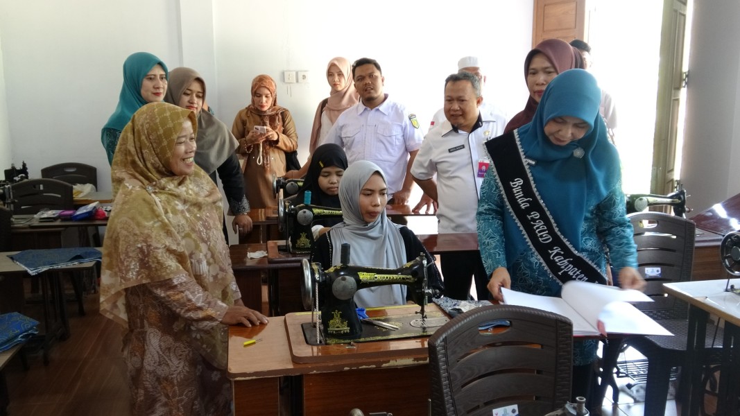 Bunda PAUD Inhil Tinjau PKBM Melati Indah, Dorong Penguatan Keterampilan dan Pendidikan Nonformal
