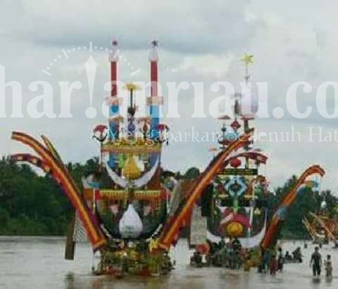 Festival Perahu Baganduang Icon Wisata di Riau