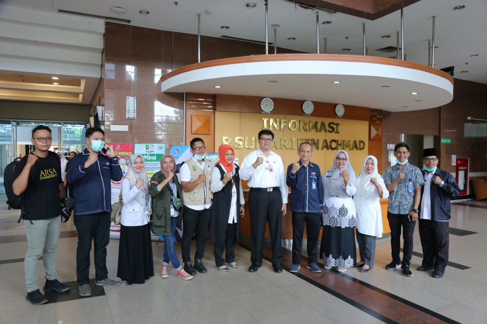 CT Arsa Foundation Bagikan 7000 Masker di RSUD Arifin Achmad Pekanbaru