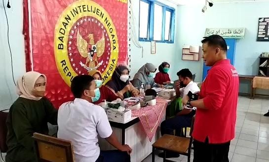 Ratusan Pelajar Antusias Ikuti Vaksinasi Massal di SMP N 13 Pekanbaru