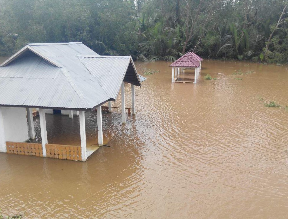 Miris!!! Bangunan Ivent Wisata Sampan Leper Terendam
