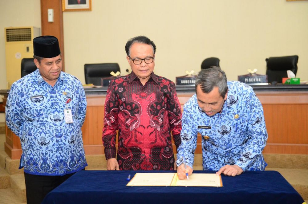 Pemprov Riau Teken MoU dengan Institut Otonomi Daerah