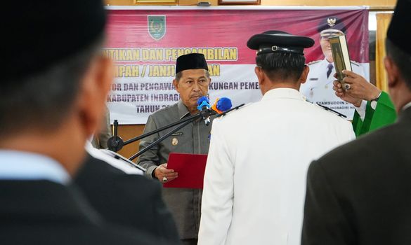Wabup Syamsuddin Uti Lantik 3 Camat, 1 Lurah dan 16 Orang Pejabat Administrator dan pengawas dilingkungan Pemkab Inhil.