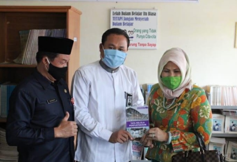 Ikuti Lomba, Perpustakaan MAN 1 Kuansing Dapat Pujian Dari Kadis Perpustakaan Provinsi Riau
