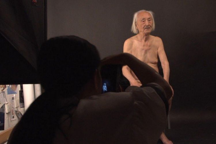Ditelantarkan Keluarga, Pria 89 Tahun Pilih Jadi Model Telanjang