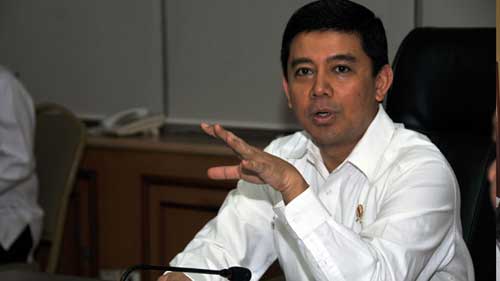 Menteri Pastikan BIdan PTT Akan Diangkat Menjadi CPNS