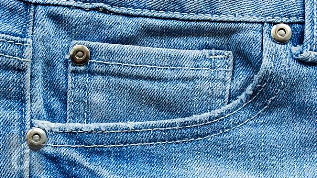Misteri Paku Kecil di Kantong Celana Jeans, Fungsinya?