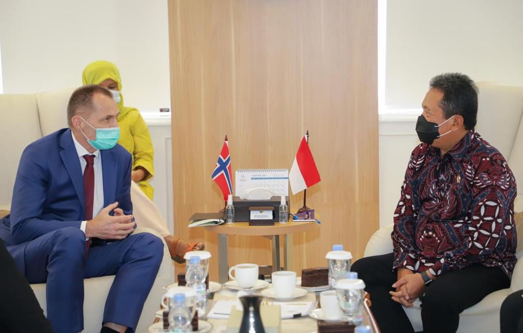 Menerima Dubes Norwegia, Menteri Trenggono Ajak Dunia Bersatu Lawan Praktik Illegal Fishing
