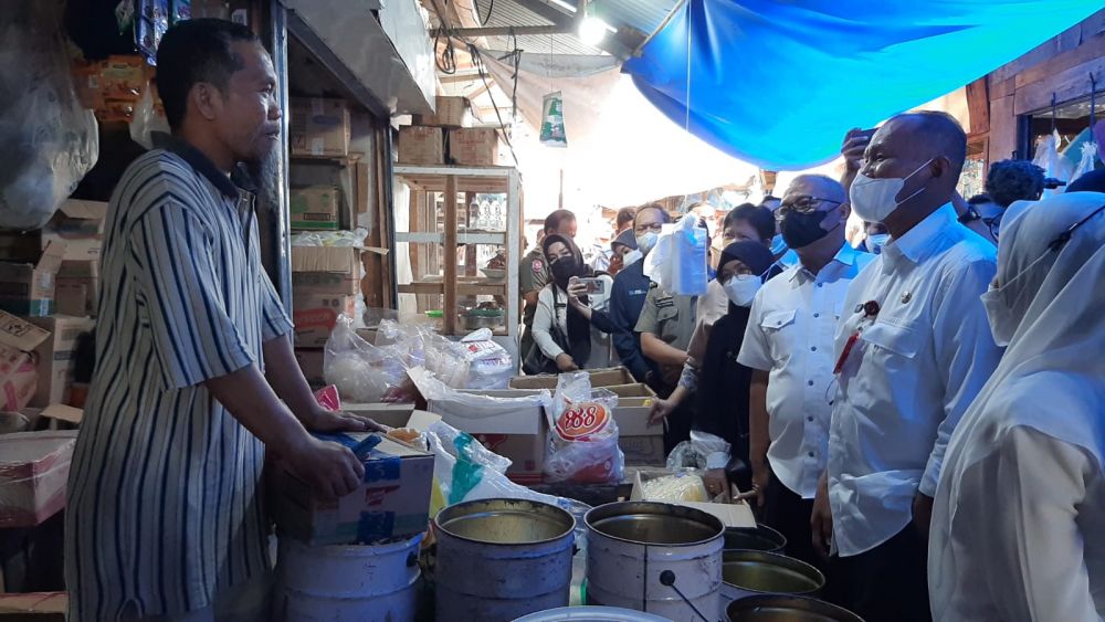 Disperindagkop Sidak Pasar dan Distributor Minyak Goreng di Pekanbaru