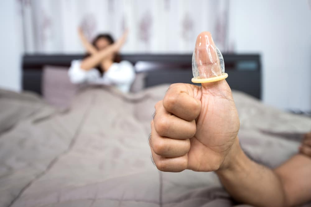 Wanita ini Laporkan Pria Asing ke Polisi Karena Lepas Kondomnya Saat Bercinta