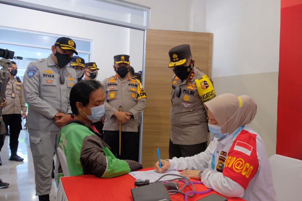 Kakorlantas Polri Tinjau Vaksin Center Polda Riau
