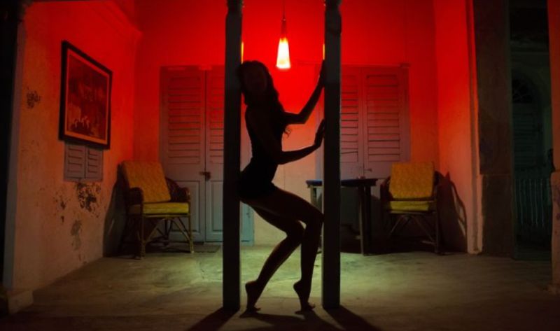 Restoran Khas Timur Tengah Sajikan Tarian Striptis