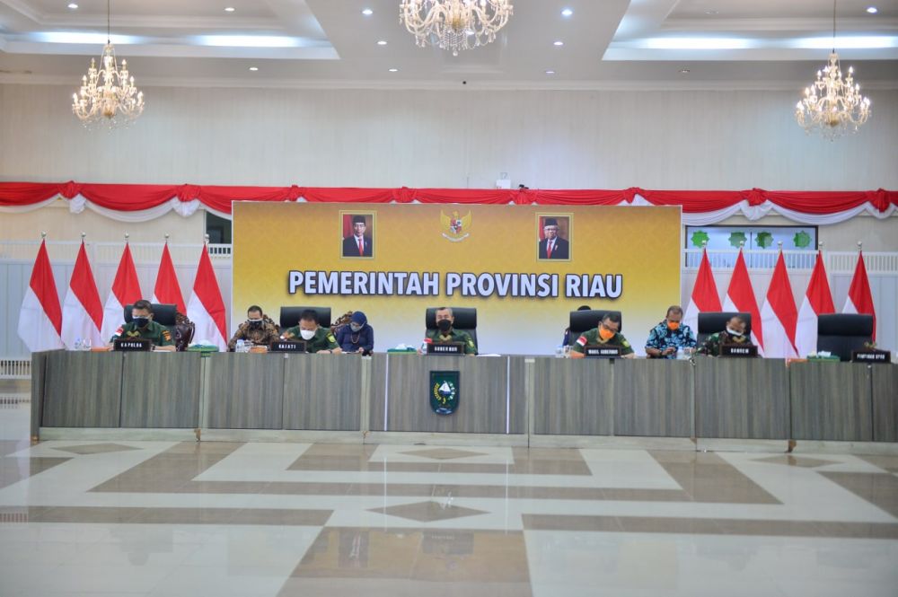 Gubri Syamsuar Hadiri Rapat Evaluasi Perkembangan PPKM Level IV Secara Virtual