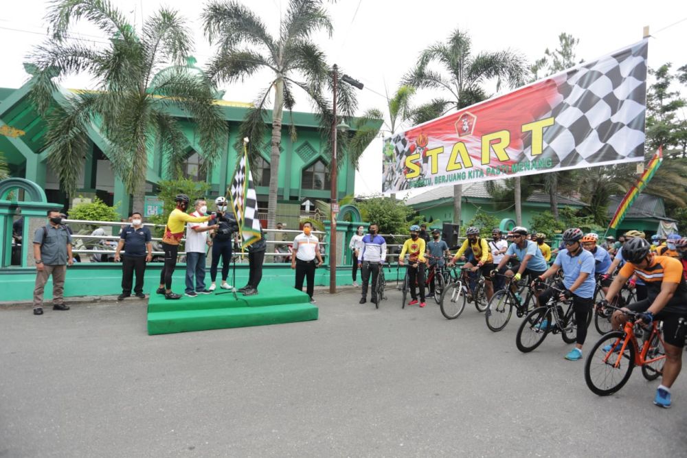 Lepas Sepeda Santai Peringatan HUT Ke-76 TNI, Gubri: Semoga Berjalan Lancar